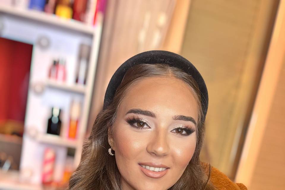 Niky Loizzi make-up artist