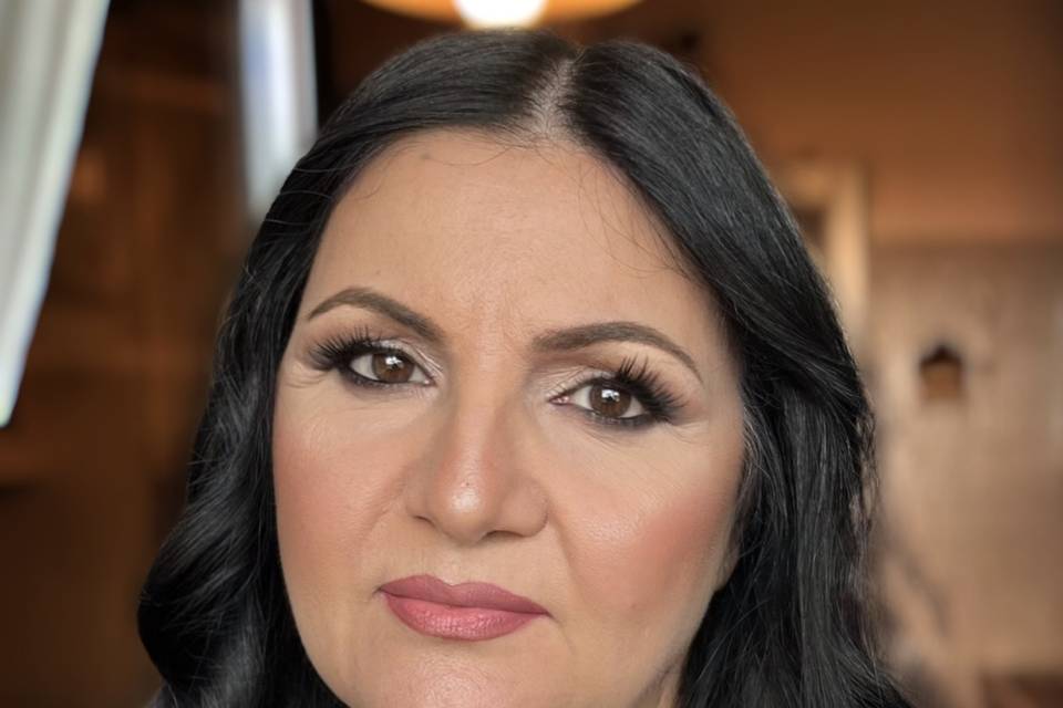 Niky Loizzi make-up artist