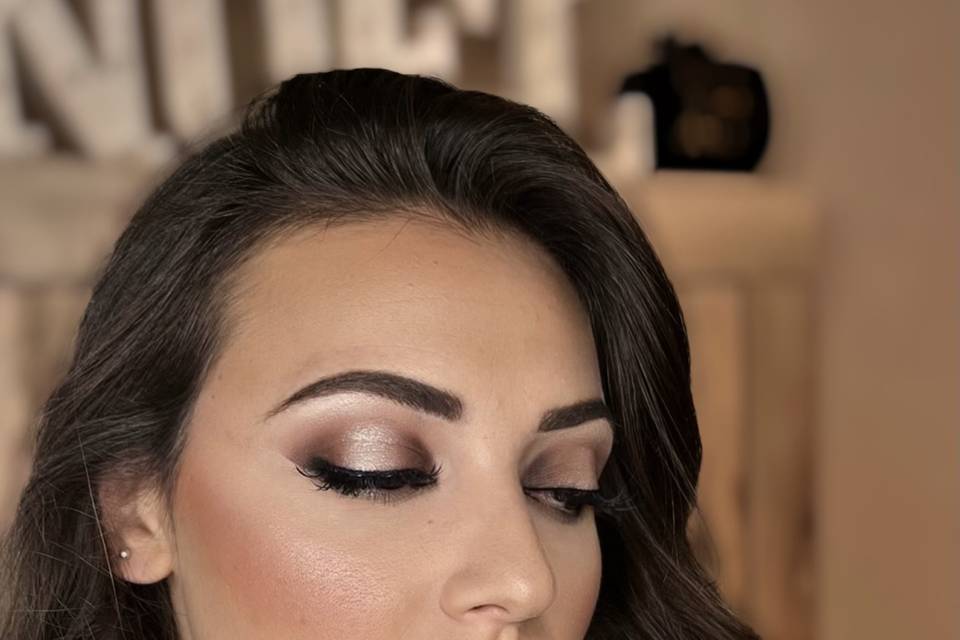 Niky Loizzi make-up artist