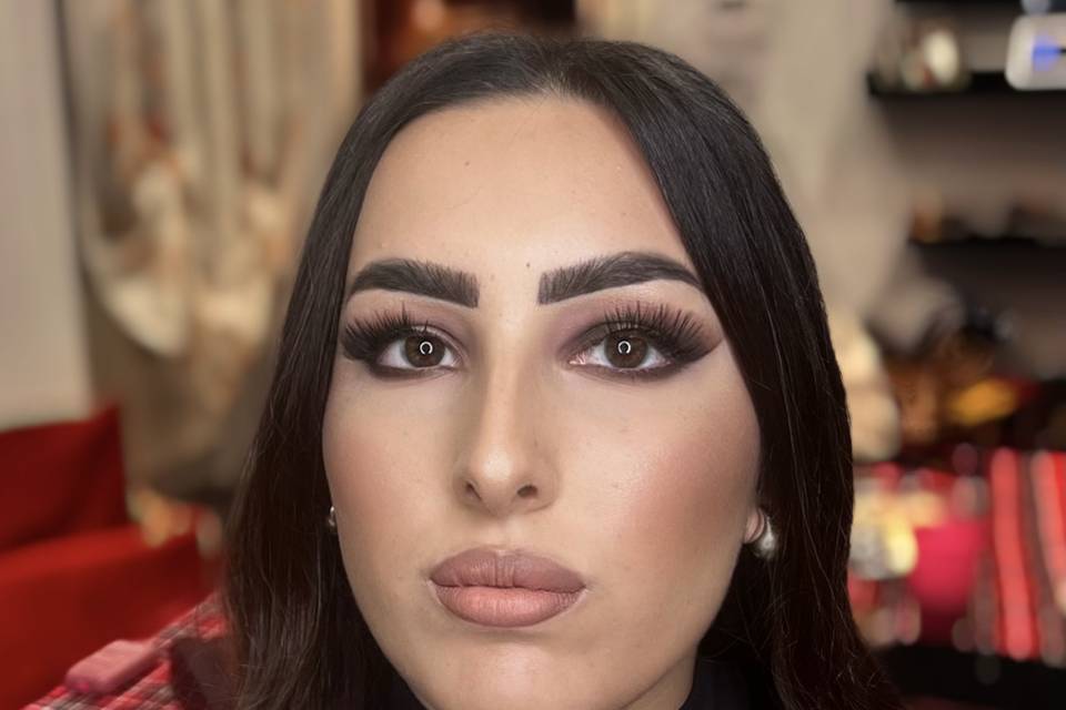 Niky Loizzi make-up artist