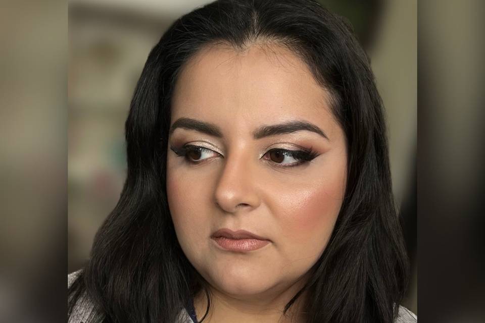 Niky Loizzi make-up artist