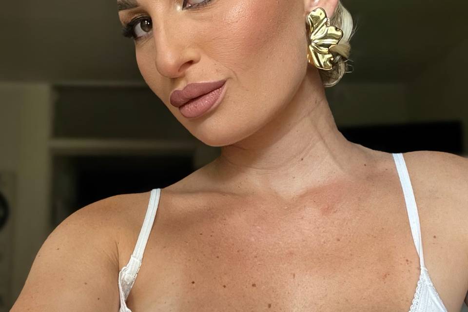 Niky Loizzi make-up artist