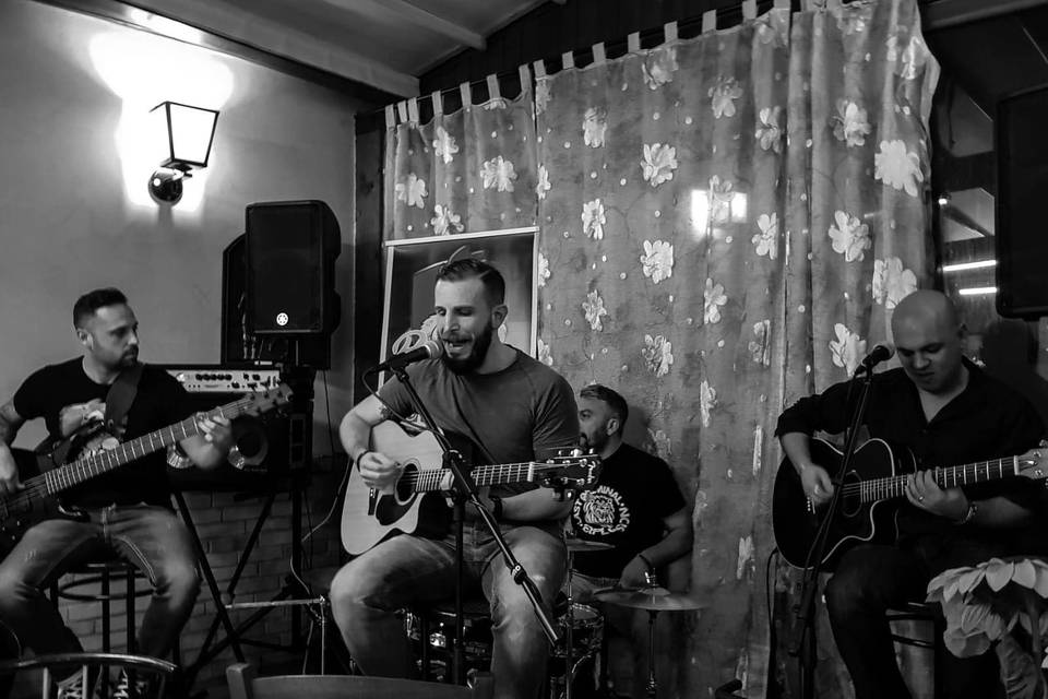 Acoustic set