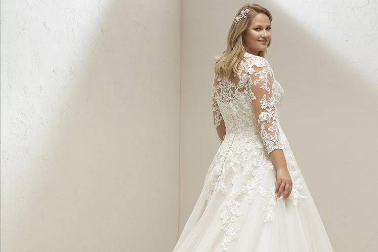 Pronovias Plus