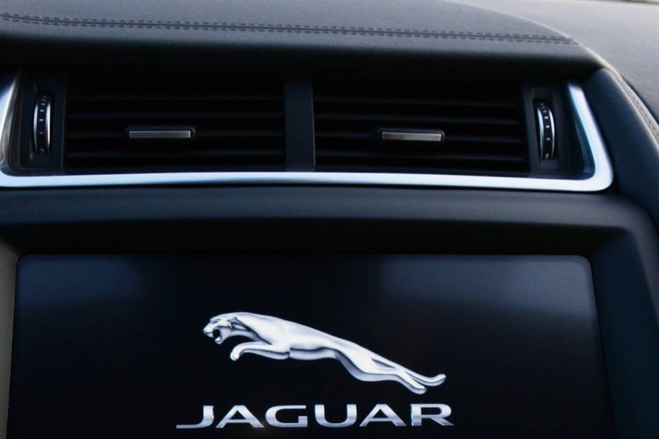Jaguar E-PACE 2000