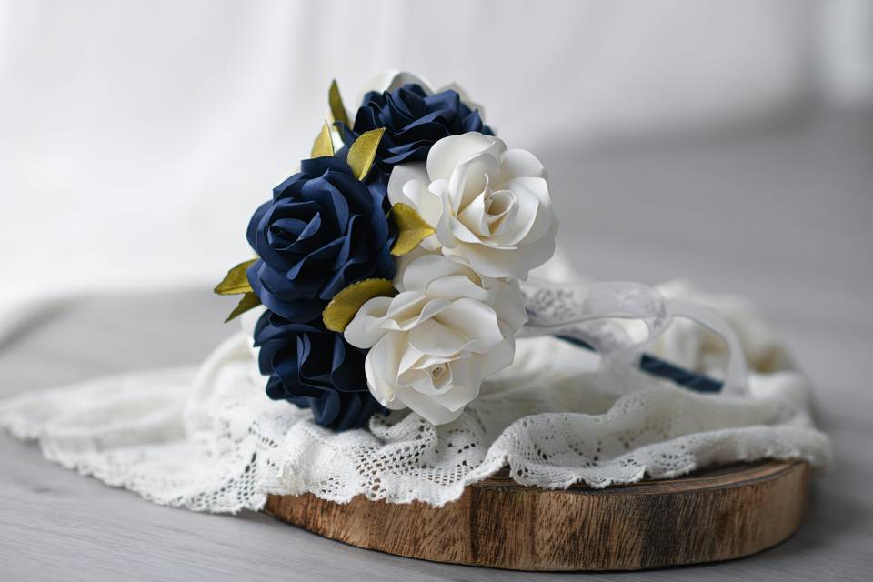 Bouquet di rose bianche e blu