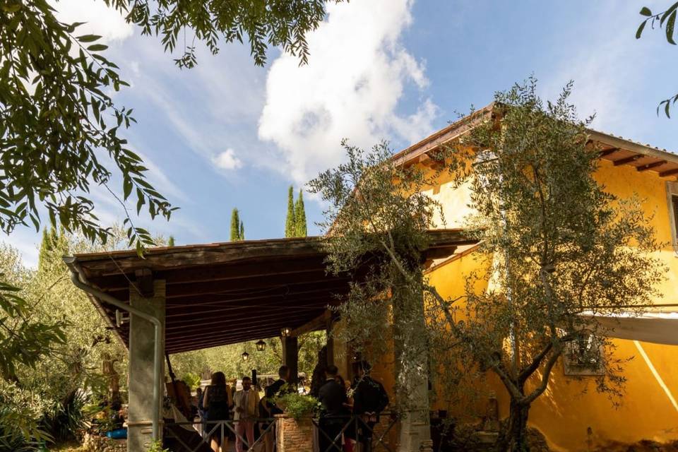 Esterno portico al Casale l'An