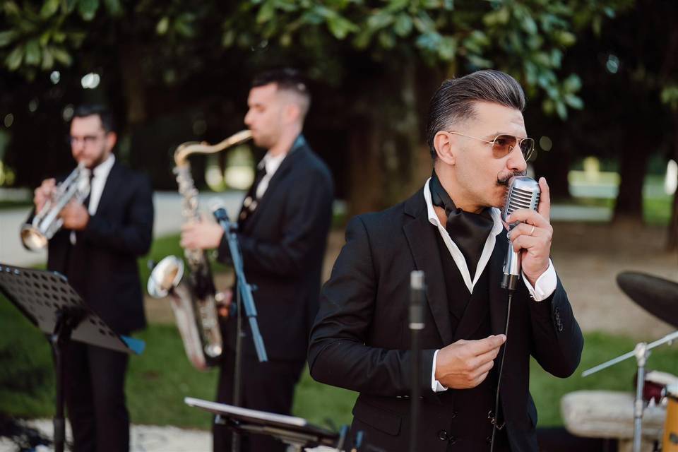 Swing Bandits