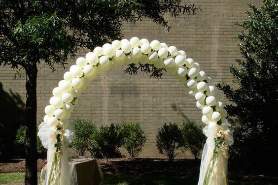 Arco di palloncini e tulle