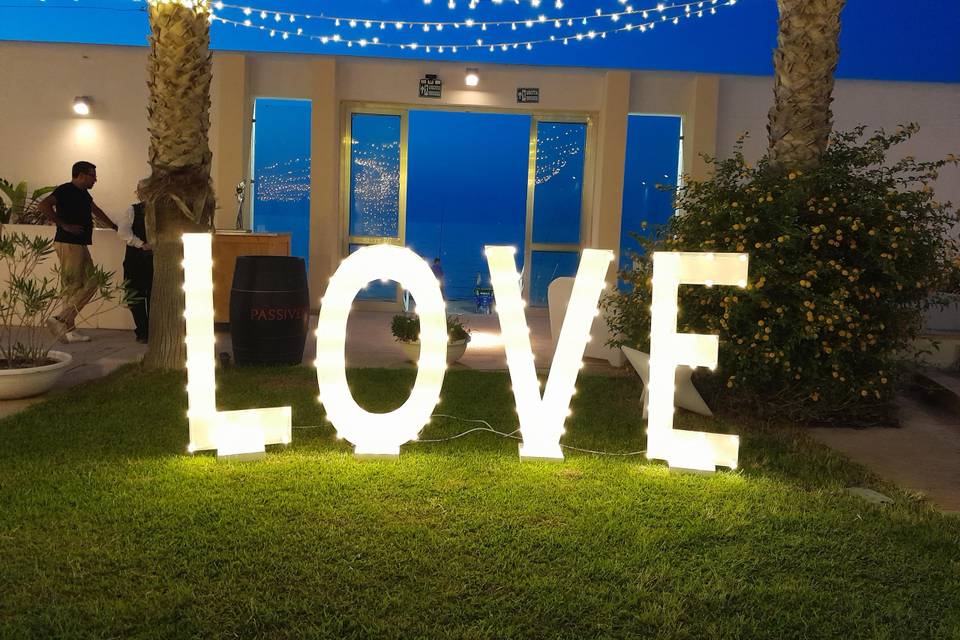 Scritta love led