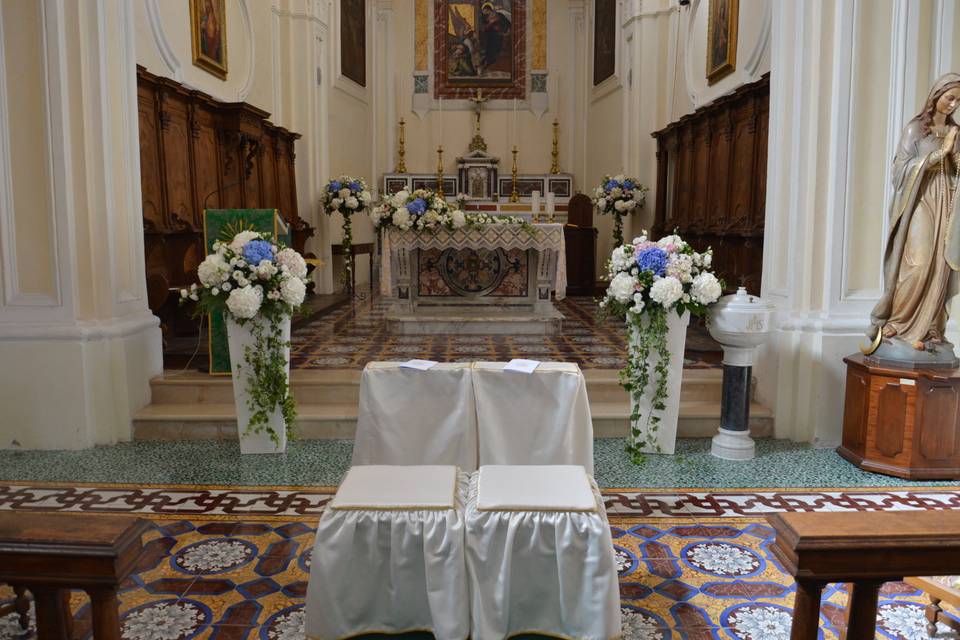 Comp. sull'altare e dietro