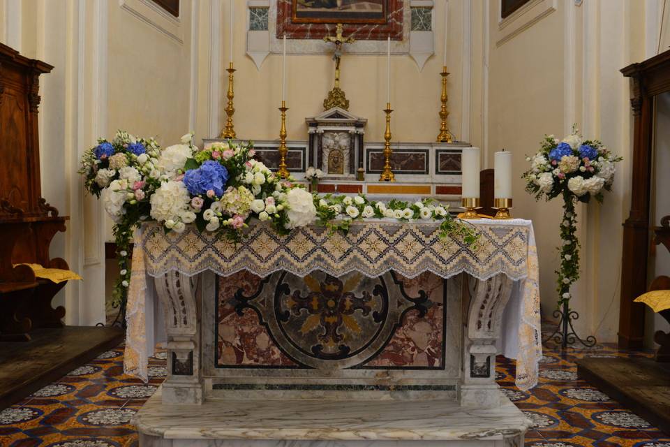 Comp. sull'altare e dietro