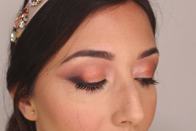 Peachy makeup