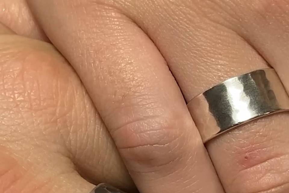 Anelli punzati/trattati scuri