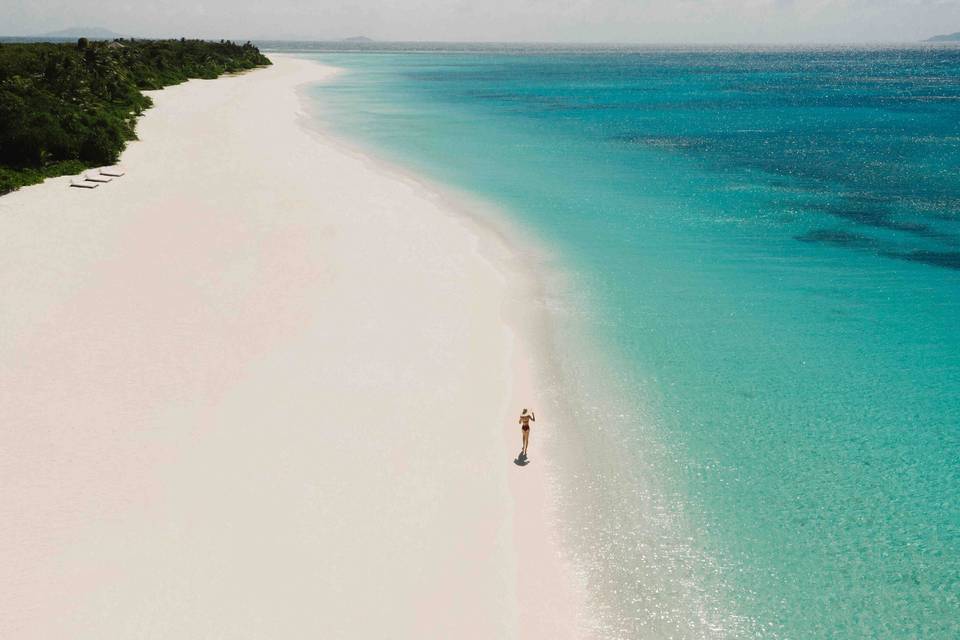 Filippine couple beach