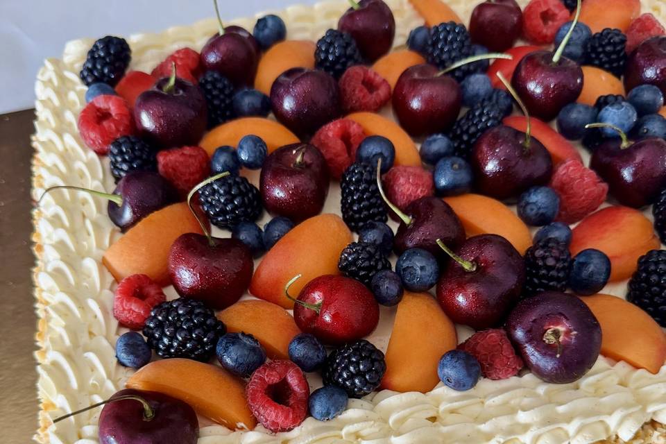 Pan di spagna e frutta