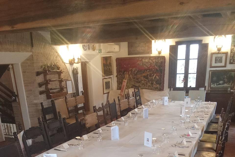 Tavolo imperiale in sala feste