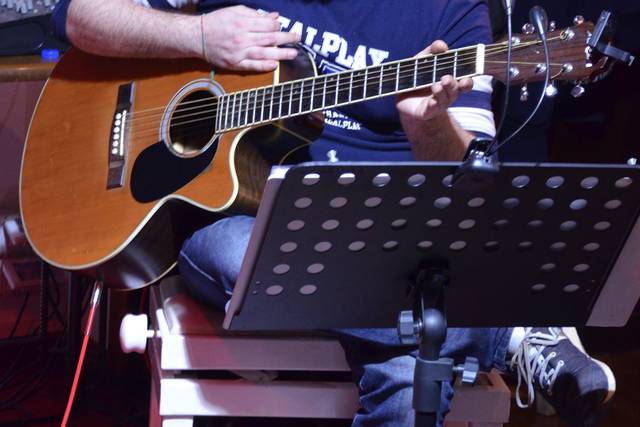 Dealma: chitarra acustica