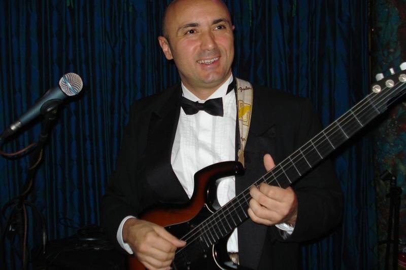 Marco  Guitar e Singer