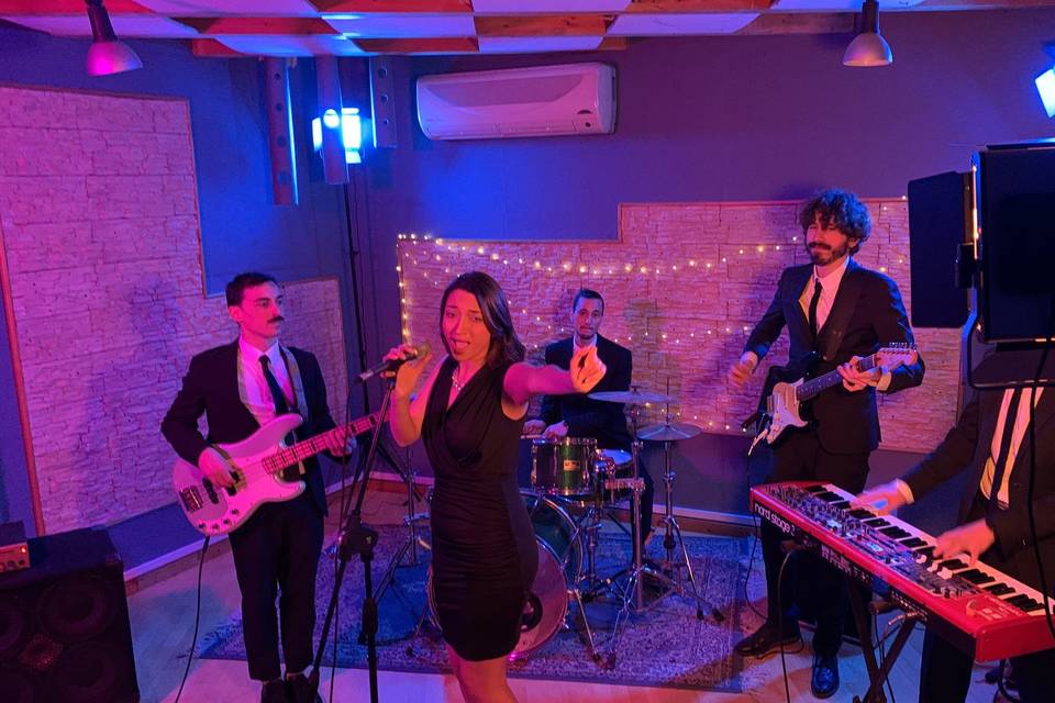 Sweet Dreams Live Band