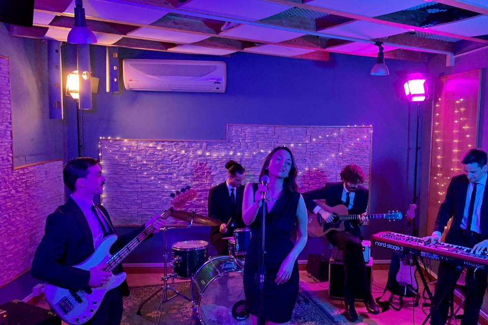 Sweet dreams live band