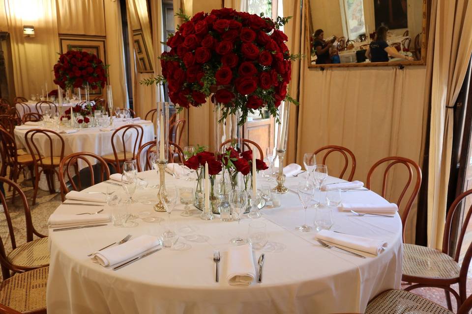 Decoraziodi di rose rosse
