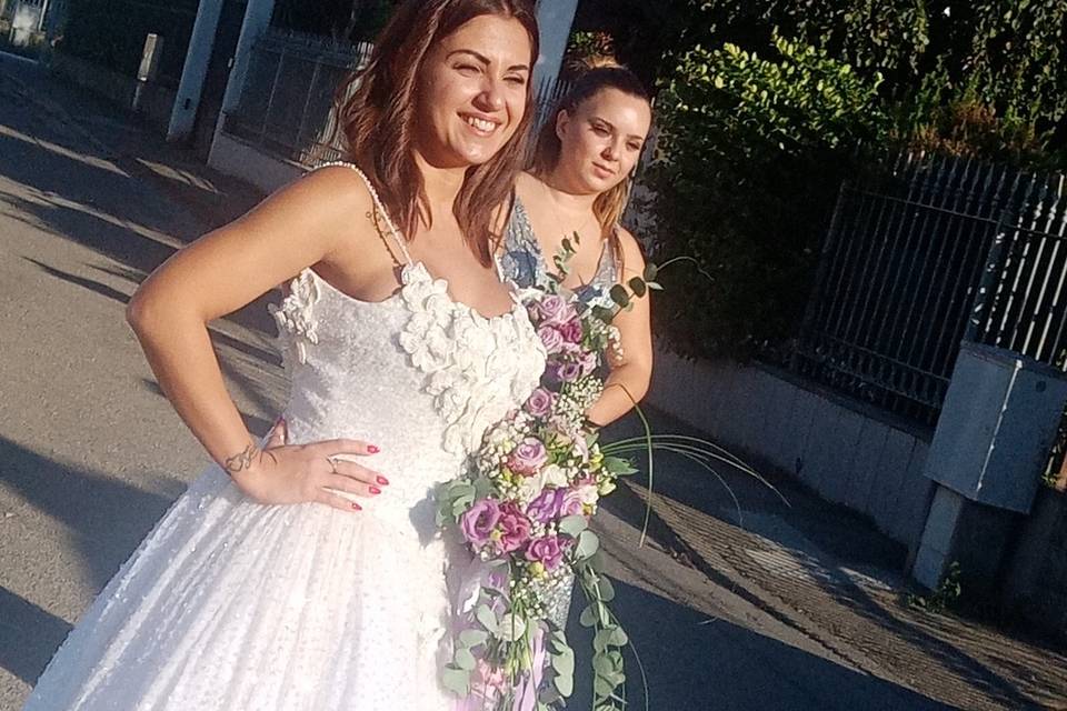 Sposa con bouquet