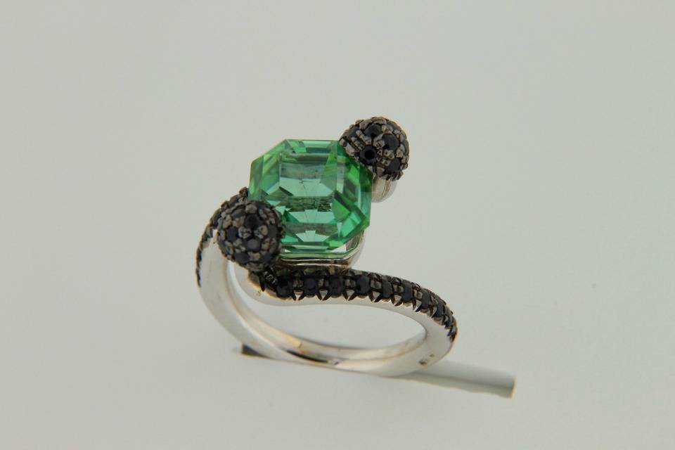 Anello con Tormalina verde