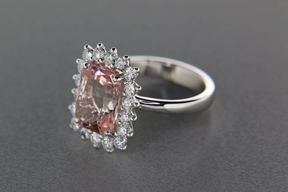 Anello con Morganite