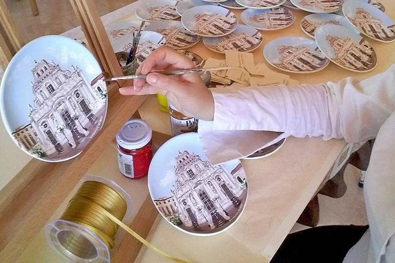 Dipinto a mano. Pezzi unici.