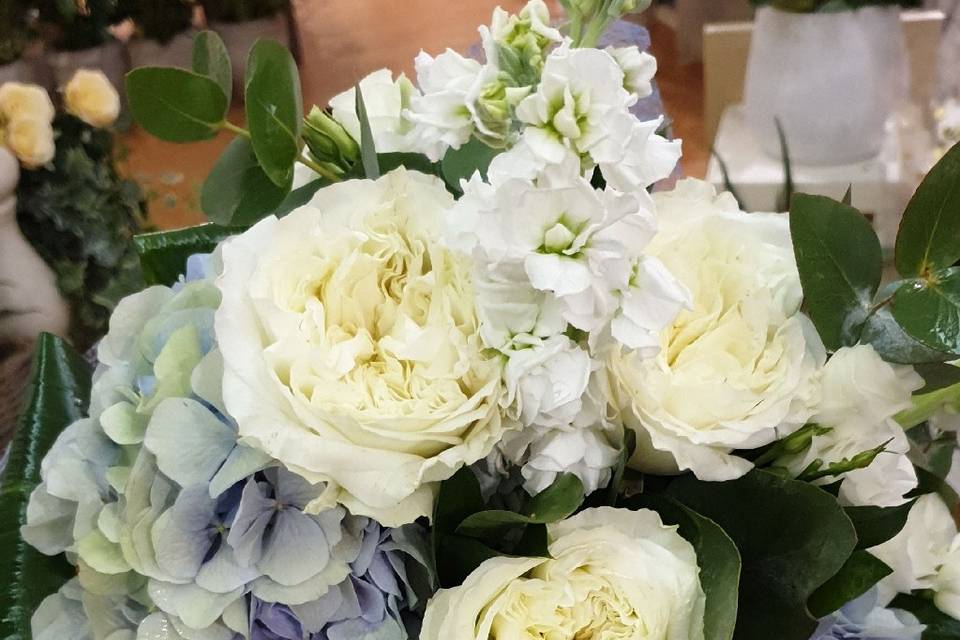 Bouquet bianco azzurro