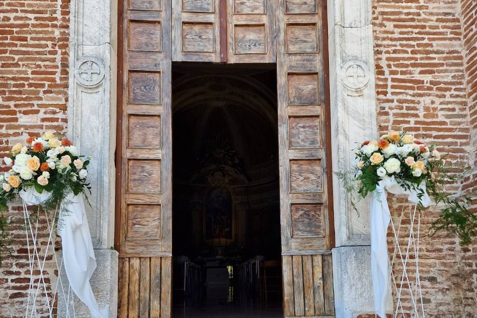 Fuori la chiesa