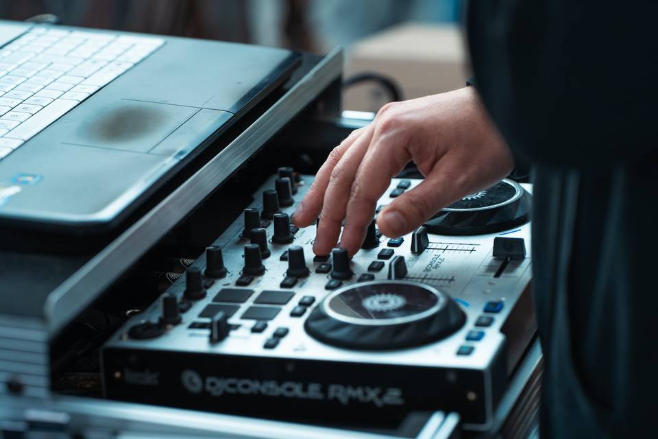 FOCUS_ DJ ALLA CONSOLE