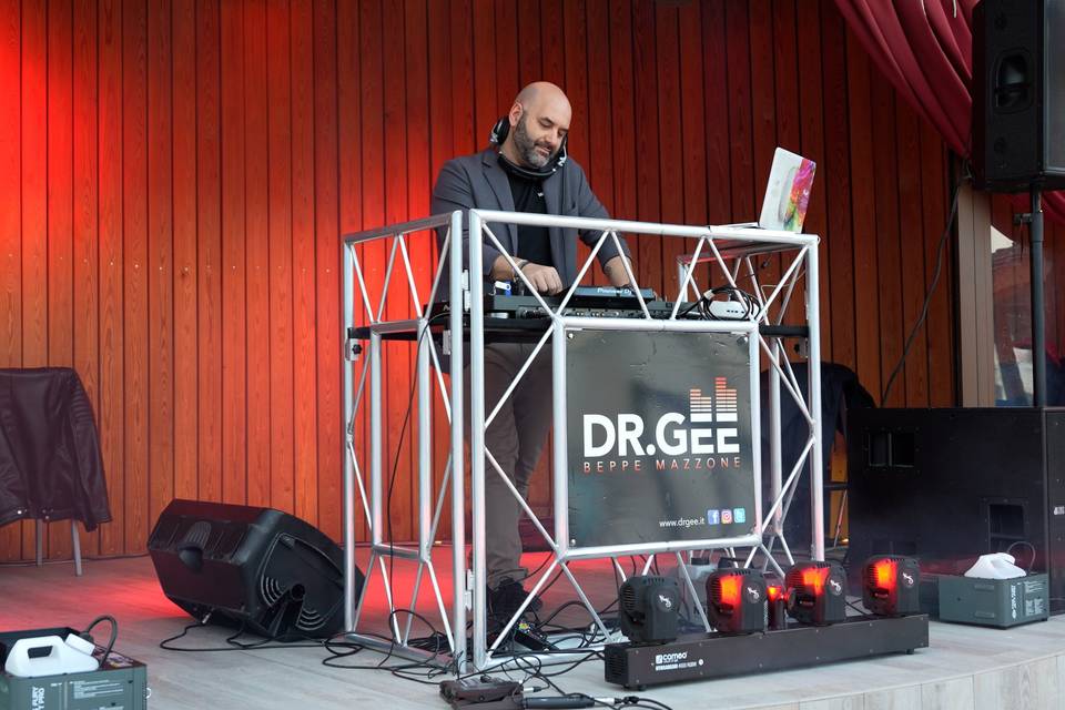 DJ Dr.Gee live at Aquardens.