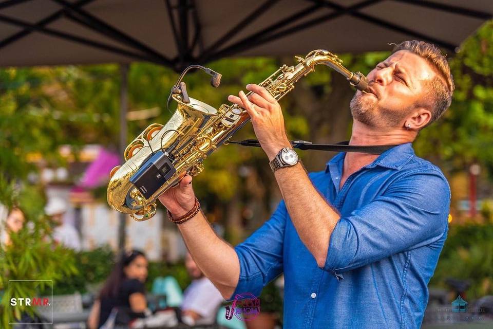 Sax-LakeComo-performer