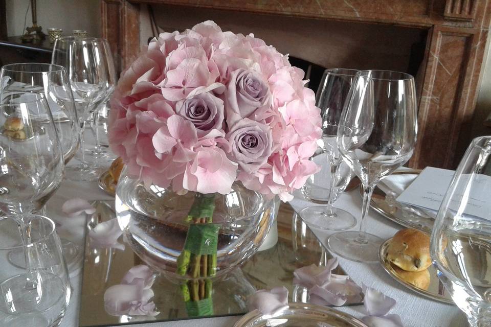 Sfera con ortensie rosa