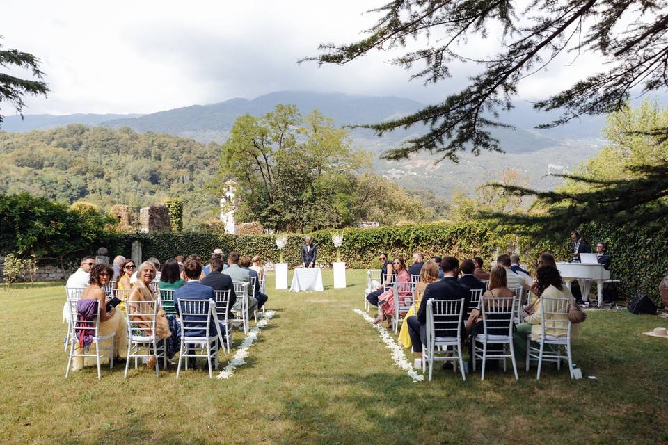 Ceremonia nel giardino