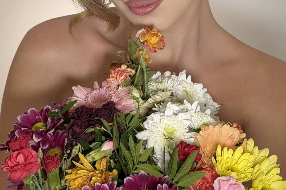 Sposa con trucco allungato e l