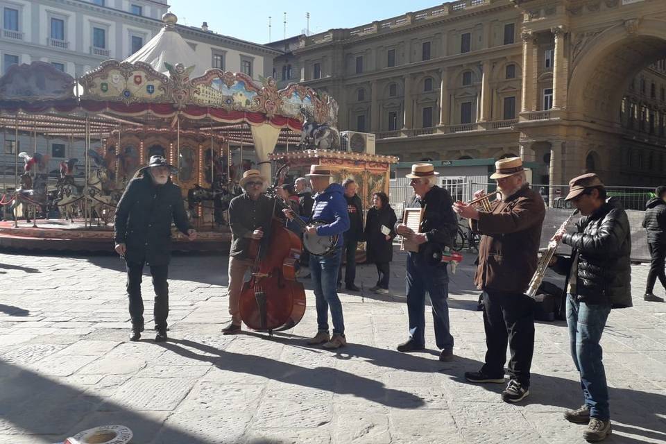 Strummin in the square