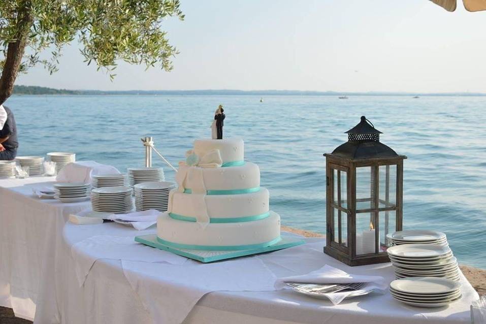 Cake in riva al lago