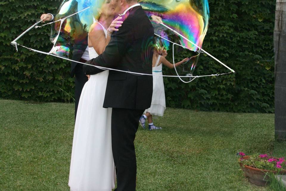 Sposi dentro la bolla
