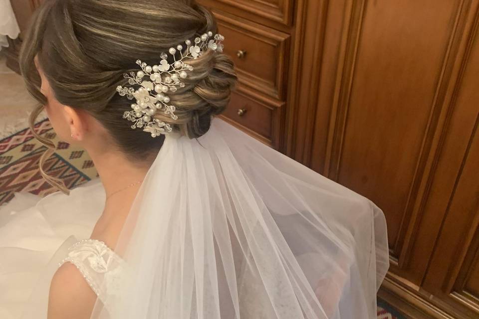 Chignon medio alto sposa