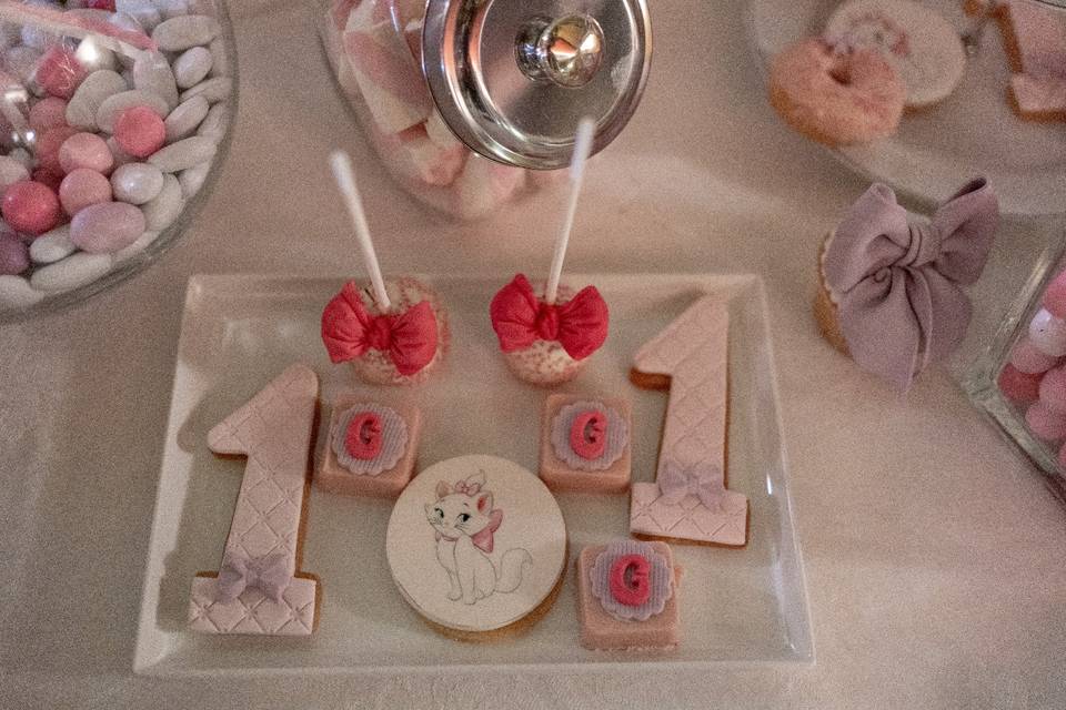 MInou themed sweet table