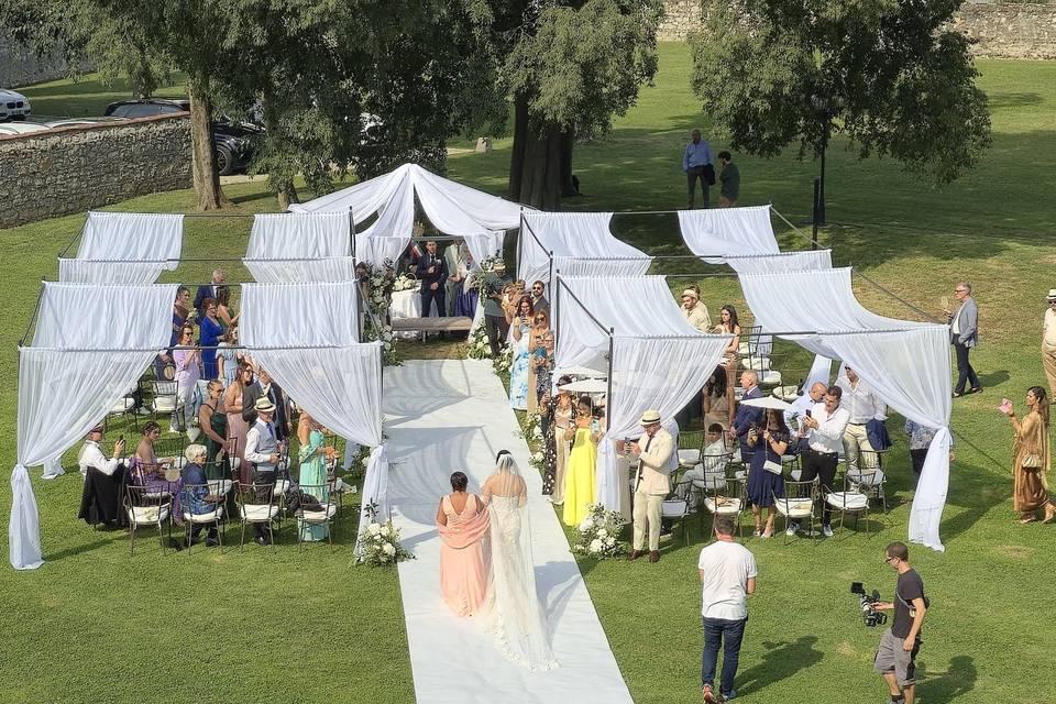 Cerimonia gazebo dietro villa