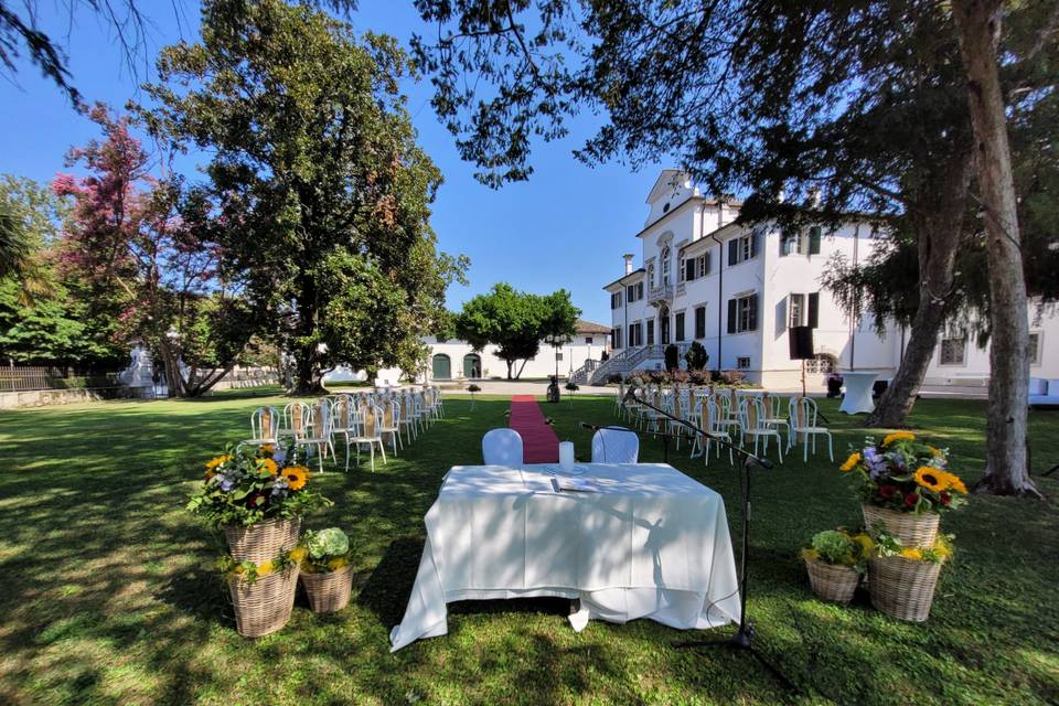 Cerimonia civile in giardino