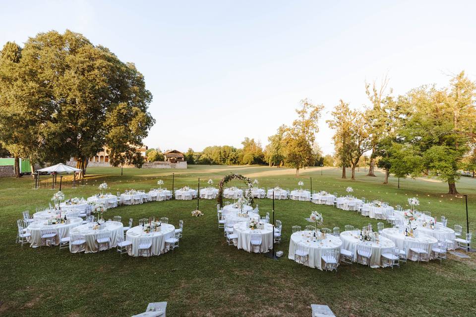 Cena nel parco retro villa