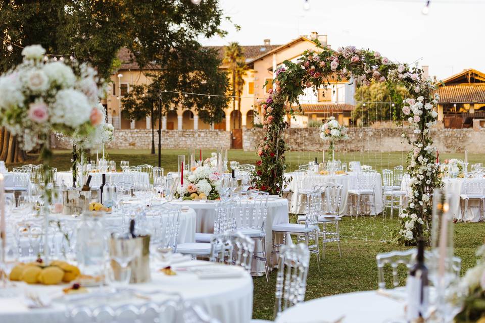 Cena nel parco retro villa