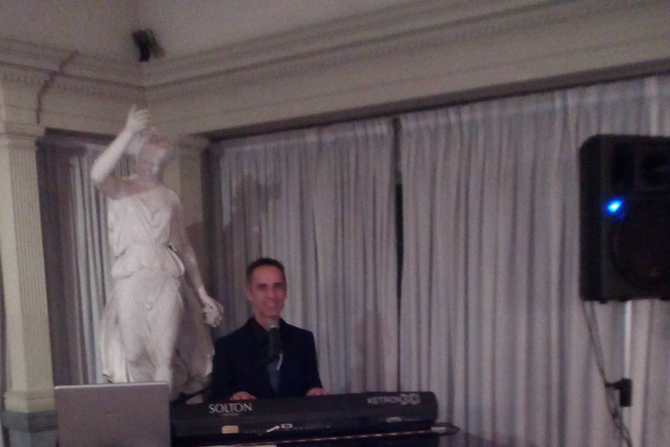 Piano bar