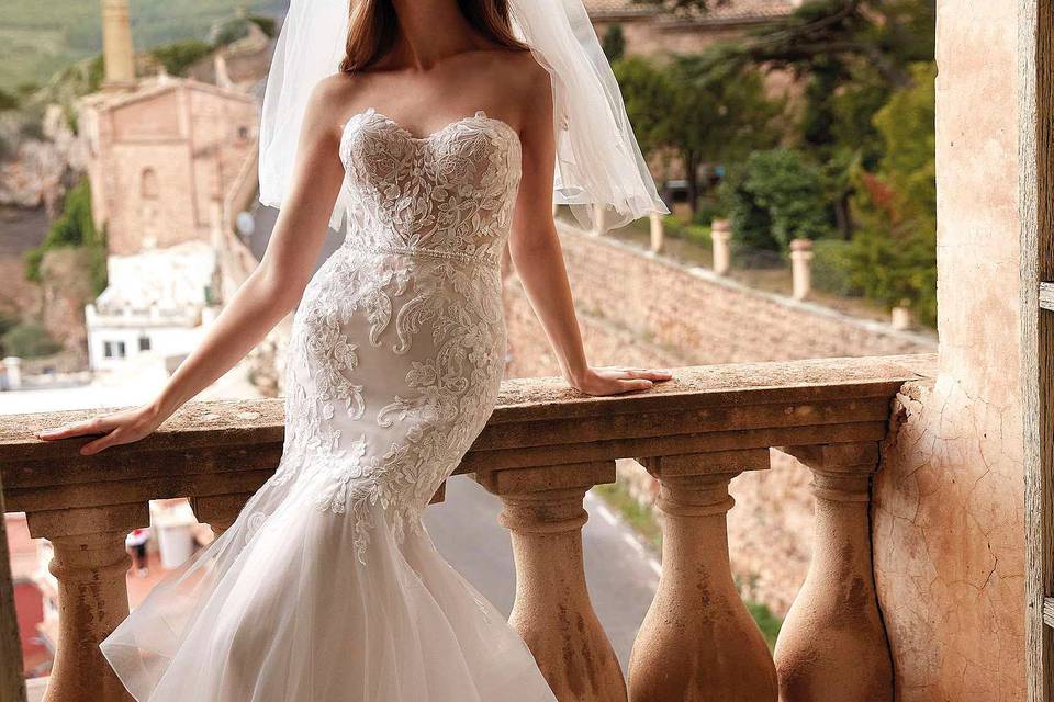 Regina by Pronovias