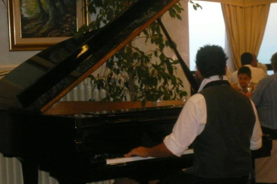 Live piano